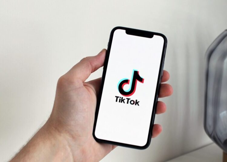 Dezinformare pe TikTok: propagandă conspiraționistă, retorică antioccidentală și delegitimarea statului