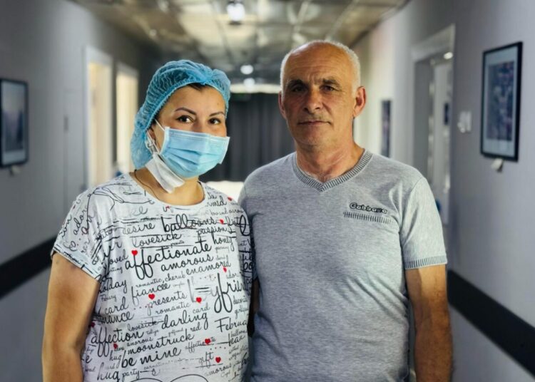 Și-a salvat fiica donându-i un rinichi. „Am plâns când am aflat că tata va fi donatorul”