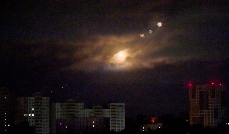 Rusia a atacat Kievul în timpul nopții. Cel puțin un mort și 19 răniți