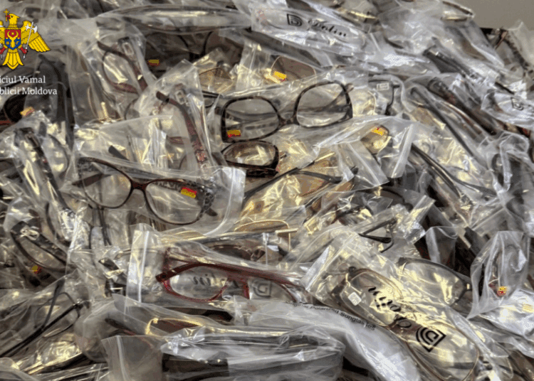 VIDEO// Aproape 1.000 de ochelari aveau să fie introduși ilegal în țară