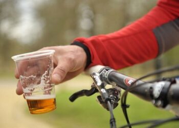 VIDEO // Beat criță pe străzile din Dondușeni. Un biciclist a depășit de peste 15 ori limita de alcool admisă