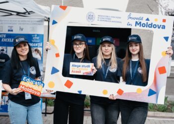 Un număr record de absolvenți de liceu au ales în acest an să învețe în universitățile din R. Moldova