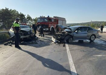 Grav accident în raionul Sîngerei. Doi polițiști, transportați la spital