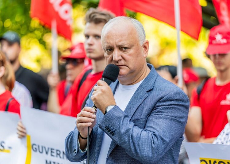 Daniel Vodă: „La protestul electoral din fața Guvernului, Igor Dodon n-a reușit să explice ce era în sacoșa neagră”