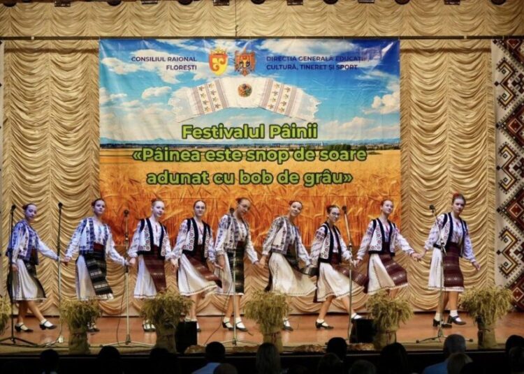 FOTO // Fermierii din raionul Florești au fost omagiați la Festivalul Pâinii. Ludmila Catlabuga: „Agricultorul are un rol fundamental în societate”