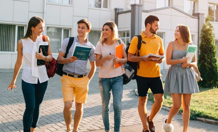 Astăzi este marcată Ziua Internațională a Tineretului. Câți tineri sunt în țara noastră