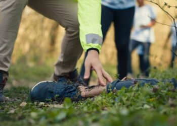 A omorât cu deosebită cruzime un copil de 15 ani. Făptașul, și el minor, în arestat preventiv