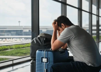 Vacanțe fictive și zeci de clienți trași pe sfoară. O administratoare de agenție turistică, arestată pentru escrocherie