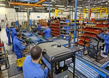 Statul oferă 3000 de lei lunar tinerilor angajați în industrii strategice