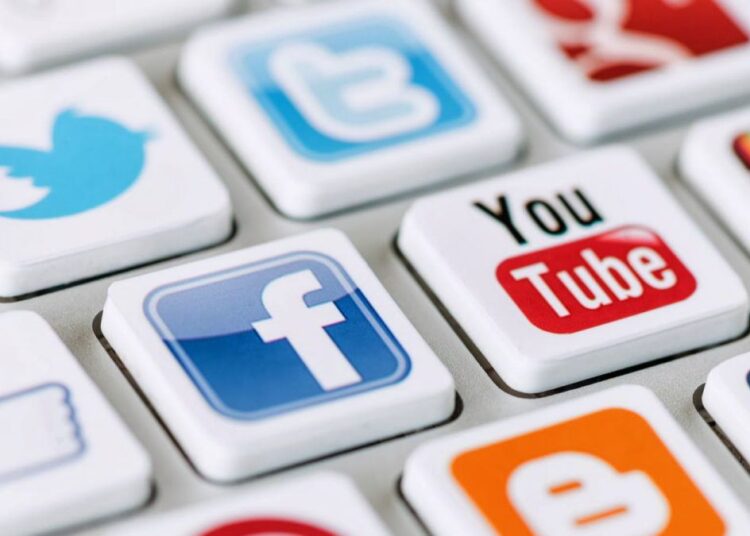 VOX POPULI // De unde se informează moldovenii și cum se apără de minciuni