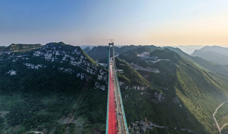 FOTO // Cel mai înalt versus cel mai lung pod din lume. Cum vor Italia și China să redefinească limitele în construcții