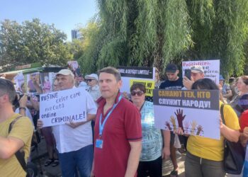 Protestatarii lui Șor au încercat să instaleze corturi, dar polițiștii le-au zădărnicit planurile