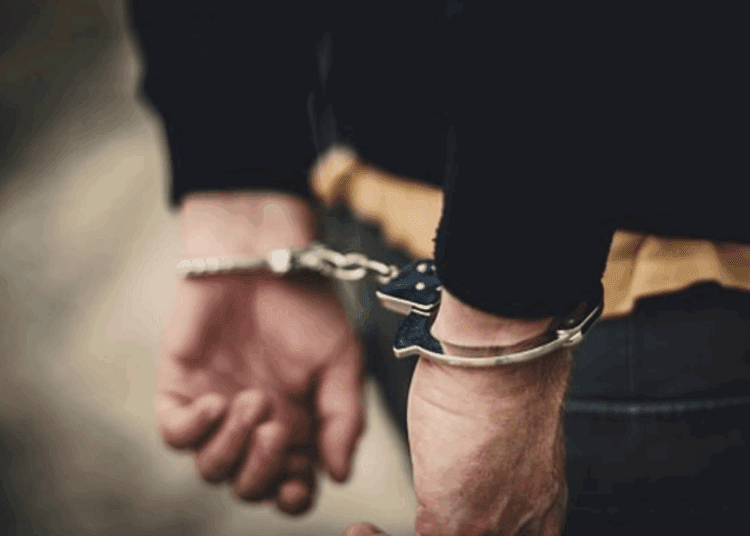 Un ucrainean, reținut pentru escrocherie în proporții mari. Lua avansuri pentru a cumpăra mașini din SUA