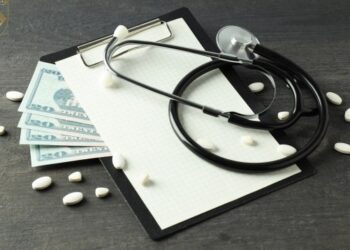 Șef de secție din Spitalul Raional Florești, trimis în judecată pentru corupție și trafic de influență