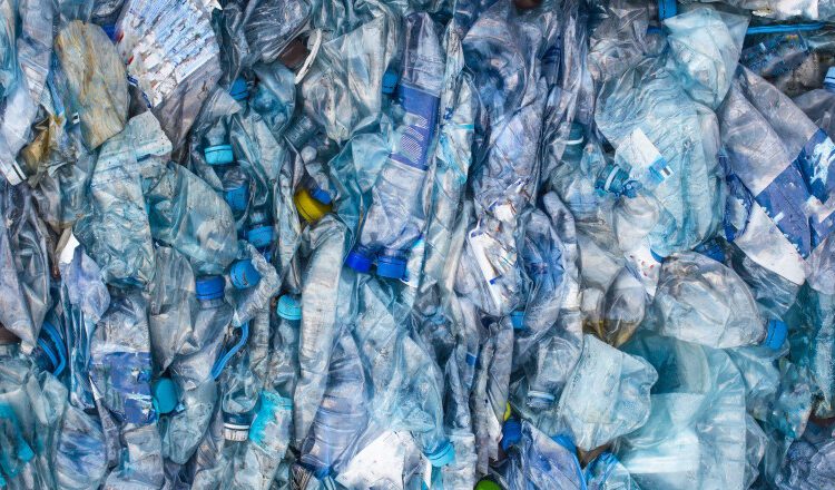 Care sunt cele 7 ţări care produc cel mai mult plastic din lume. Una dintre ele se află în Europa