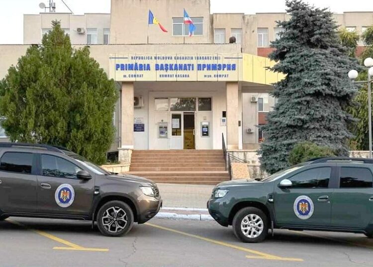 Doi viceprimari din Comrat, cercetați pentru abuz de serviciu: Contracte trucate și terenuri distribuite ilegal către apropiați