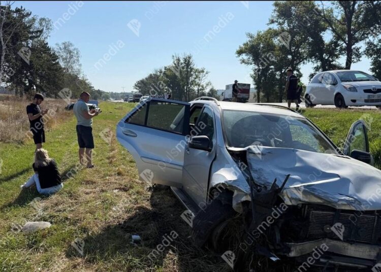 FOTO // Grav accident în raionul Sîngerei. Două mașini au fost făcute zob