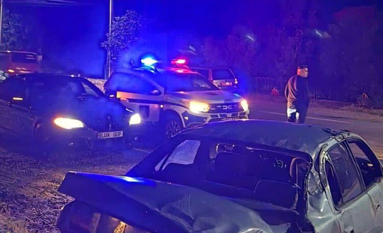 Accident rutier la Recea. Un șofer în stare de ebrietate s-a răsturnat cu mașina și a fugit de la locul faptei