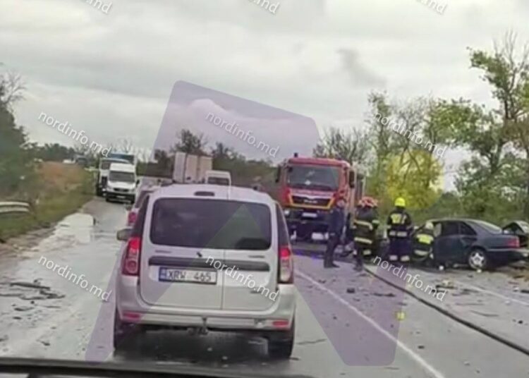 VIDEO // Detalii despre gravul accident din raionul Sîngerei. Două persoane, transportate în stare gravă la spital