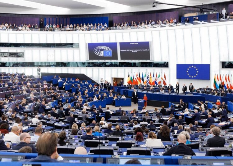 Parlamentul European cere Consiliului începerea negocierilor de aderare a R. Moldova la UE