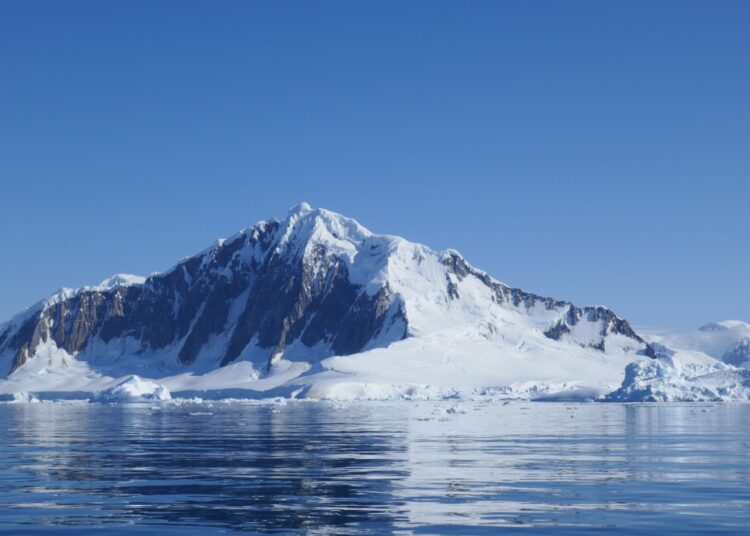 Un aisberg considerat cel mai mare din lume, se topește accelerat