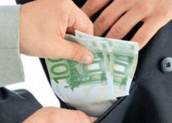 Un bărbat ar fi pretins 60 de mii de euro pentru a influența decizia pe un dosar penal