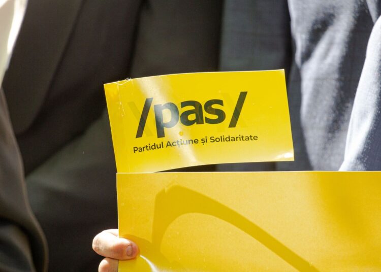 PAS conduce, după numărarea a aproape 30% din voturi