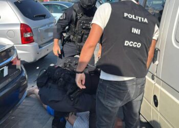 VIDEO // Percheziții și bunuri în valoare de peste două milioane de lei ridicate. Două persoane afiliate organizației Kitaeț, reținute