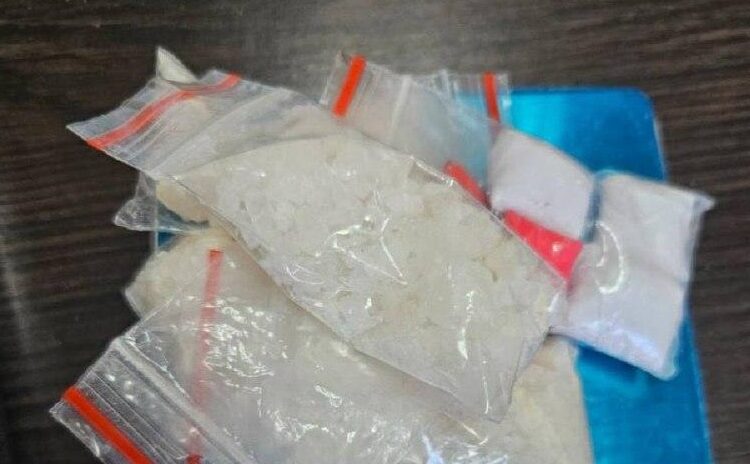 ВИДЕО // В Оргееве полицейские изъяли наркотики на сумму в полмиллиона леев. Задержаны двое жителей Бельцы