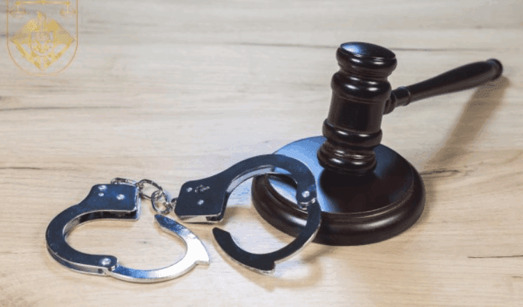 Doi bărbați din Edineț și Strășeni, trimiși în judecată pentru omor și viol în Chișinău