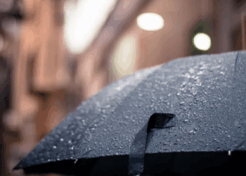 METEO // Zi posomorâtă. Temperaturile scad brusc, iar în nordul țării se așteaptă ploi slabe