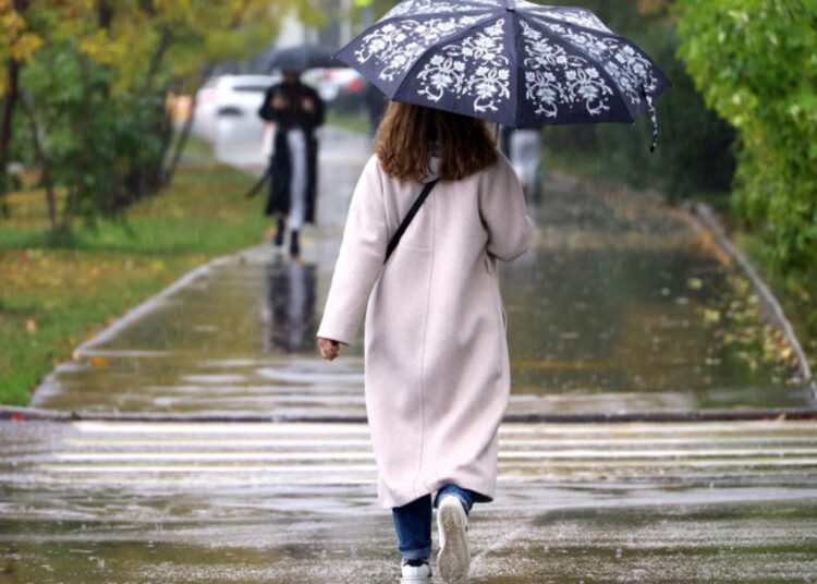 METEO // Ploi slabe pentru astăzi în nordul și centrul țării. Câte grade vor fi