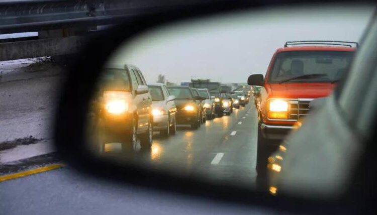 Din 1 noiembrie, șoferii sunt obligați să circule cu faza scurtă a farurilor și pe timp de zi