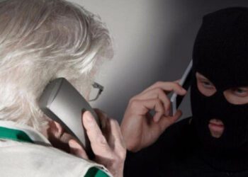 VIDEO // Trei persoane reținute la Bălți pentru escrocherie în proporții deosebit de mari. O femeie de 85 de ani a dat escrocilor 300.000 de lei