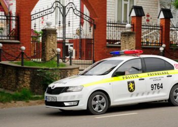 Un șofer a încercat să mituiască cu 150 de dolari polițiștii din Soroca, dar a primit o amendă de zece ori mai mare