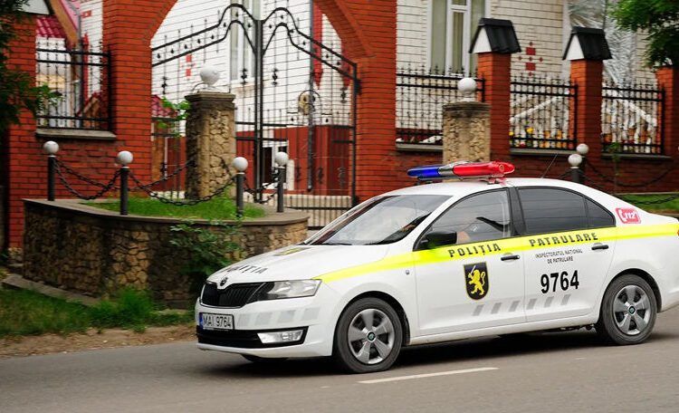 Un șofer a încercat să mituiască cu 150 de dolari polițiștii din Soroca, dar a primit o amendă de zece ori mai mare