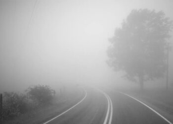 METEO // Atenție! Pe mai multe trasee din țară se circulă în condiții de ceață. Câte grade vor fi astăzi