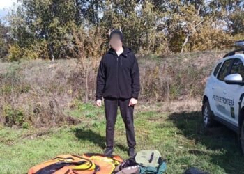 FOTO // Un ucrainean a încercat să treacă ilegal frontiera pe Nistru cu o barcă gonflabilă