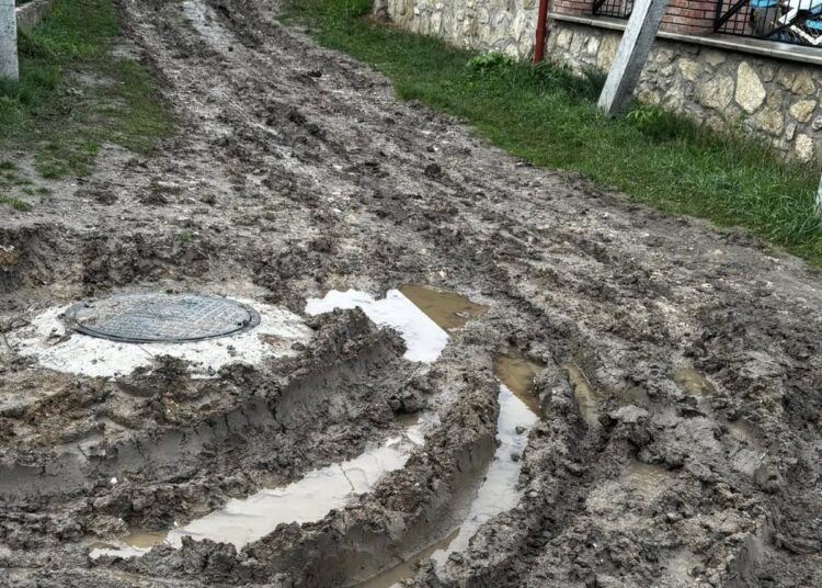 FOTO/VIDEO // Locuitorii din satul Racovăț, raionul Soroca, nemulțumiți de starea drumurilor din localitate