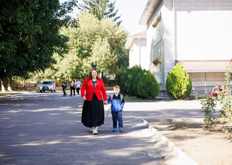 FOTO // Ziua Internațională a Femeilor din Mediul Rural. O doctoriță a lăsat capitala pentru a trata oamenii în Soroca