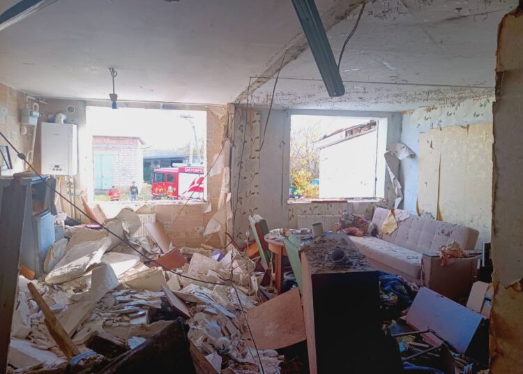 FOTO // Explozie puternică într-un bloc locativ cu cinci etaje din orașul Florești. Două persoane au fost rănite, iar 51 evacuate