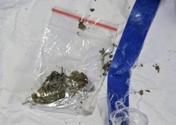 Substanță suspectă, găsită de carabinieri asupra unui tânăr în Edineț
