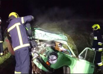 Grav accident rutier în raionul Ungheni. Un bărbat a rămas blocat în automobilul care s-a tamponat într-un copac