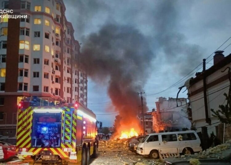 Rusia desfășoară un „atac masiv” asupra infrastructurii energetice ucrainene. O parte din Kiev, fără curent