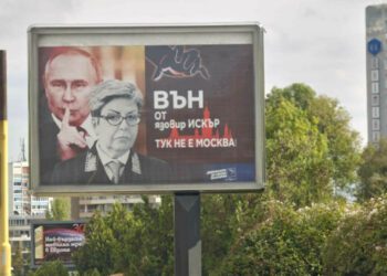 „Aceasta nu este Moscova”, mesaj pe un panou la Ambasada Rusiei din Bulgaria
