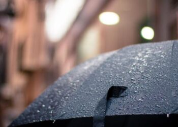 METEO // Ploi slabe în mai multe localități din nordul țării. Vezi câte grade vor fi astăzi