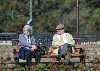 1 octombrie – Ziua persoanelor vârstnice: Un sfert din populația țării are 60 de ani și peste