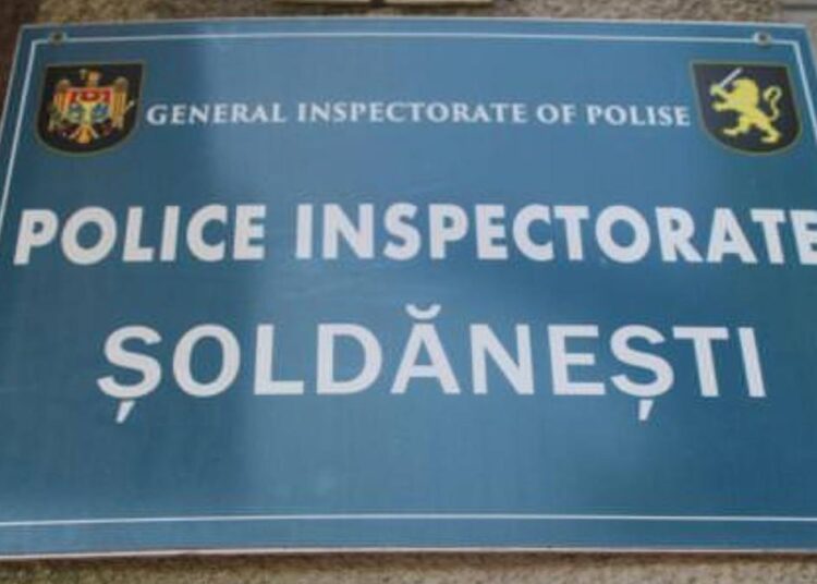 Și-a tăiat amicul de pahar cu un cuțit. Oamenii legii au reținut un bărbat în Șoldănești