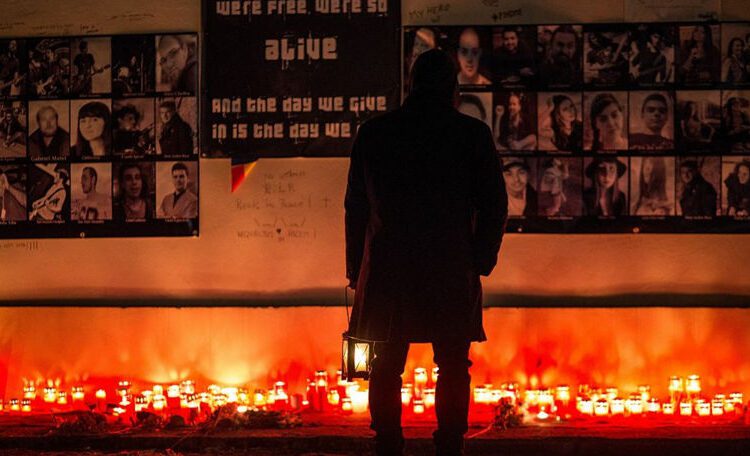 Marş de comemorare la 10 ani de la incendiul din Clubul Colectiv. Oamenii cer dreptate și reclamă că nimeni nu a plătit pentru tragedie