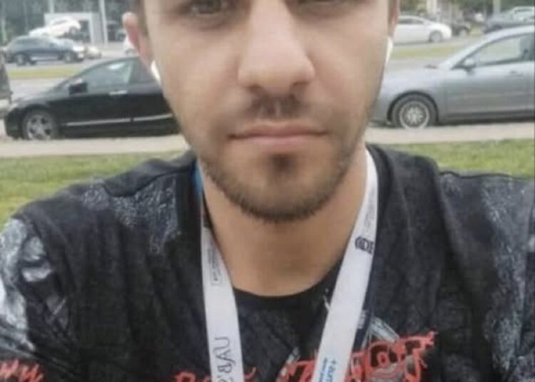 A furat o mașină din parcare și a dispărut. Poliția din Bălți cere ajutorul cetățenilor